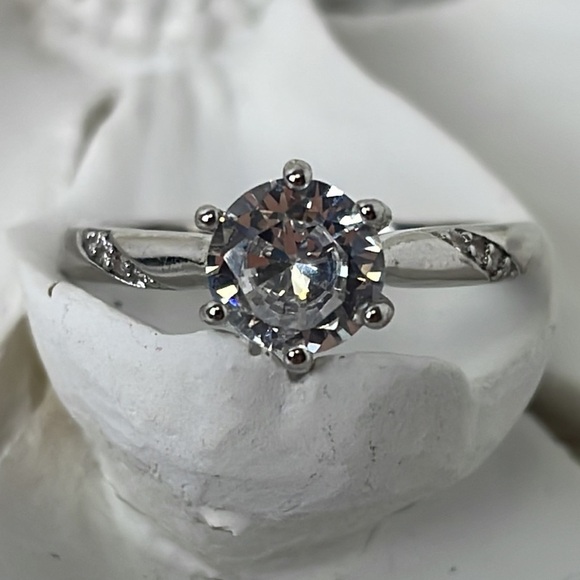 Solitaire Large Size Crystal & Small Crystals On Sides set in Sterling - Picture 3 of 16